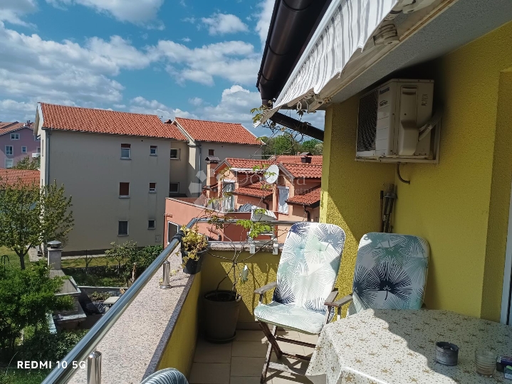 Obiteljska oaza s prostranom terasom i 2 natkrivena parkinga!