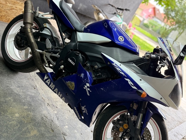 Yamaha R1 Dioda