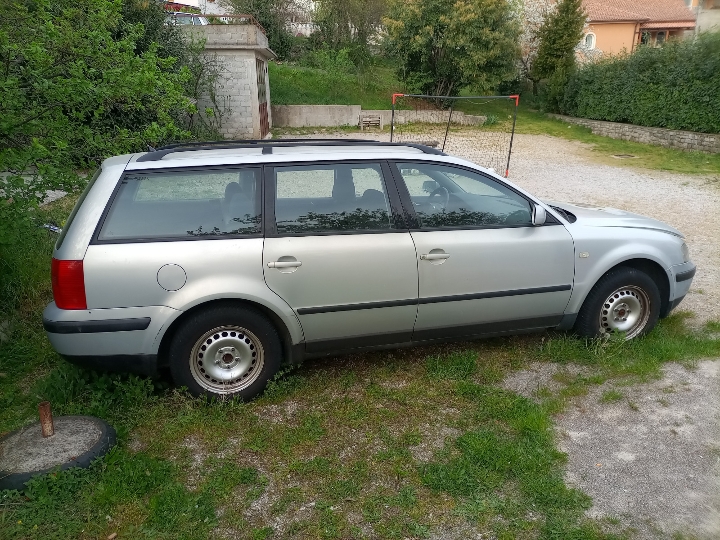 VW Passat karavan, 1998. god., oštećen
