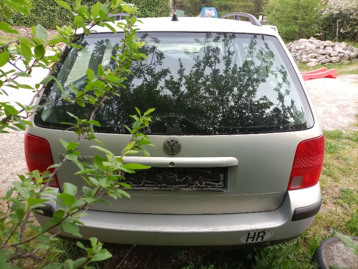 VW Passat karavan, 1998. god., oštećen