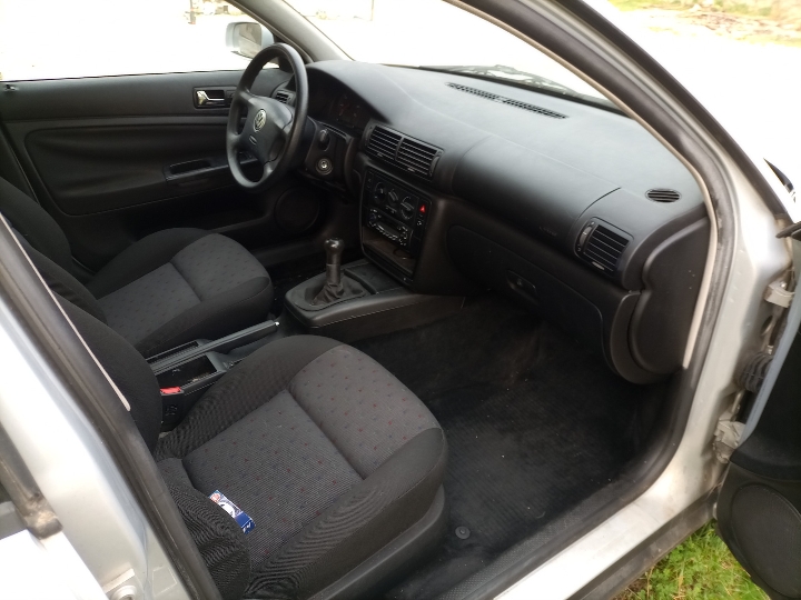 VW Passat karavan, 1998. god., oštećen