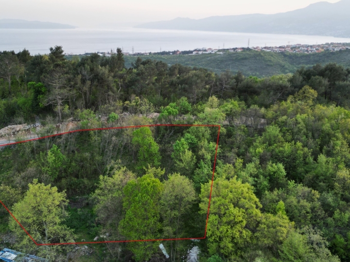 Drenova, dva terena za 16 stanova