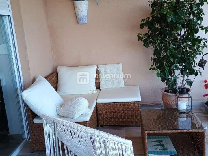 Opatija, 2S+DB, fenomenalni pogled, bazen, parking