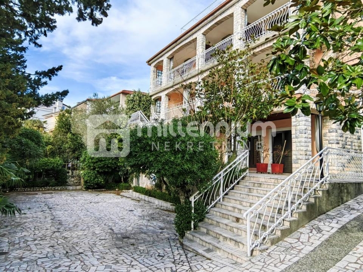 Crikvenica, 435m2, samostojeća kuća s 11 stambenih jedinica