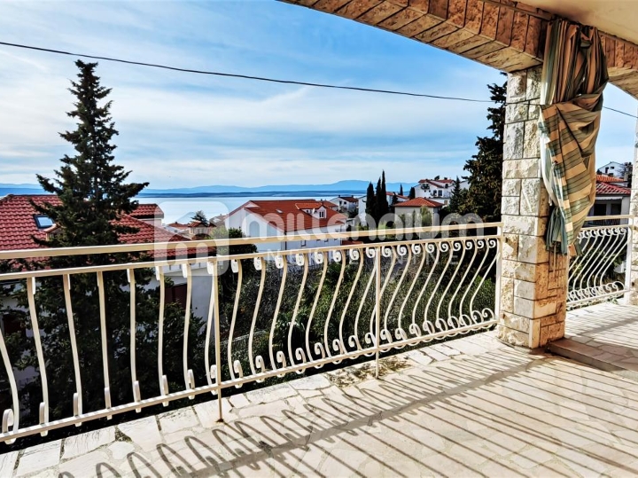 Crikvenica, 435m2, samostojeća kuća s 11 stambenih jedinica