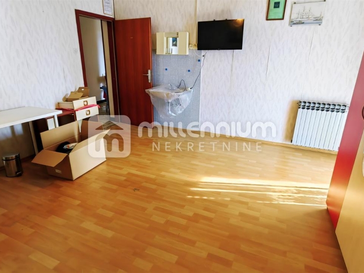 Crikvenica, 435m2, samostojeća kuća s 11 stambenih jedinica