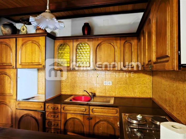 Crikvenica, 435m2, samostojeća kuća s 11 stambenih jedinica