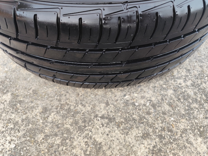 Gume 225/60/R17 Falken