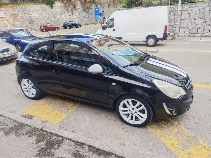 Opel Corsa Sport 1.2 16V