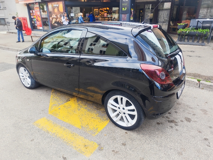 Opel Corsa Sport 1.2 16V