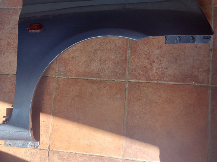 Desni prednji blatobran za Renault