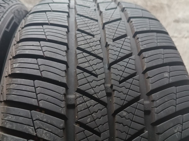 Gume Barum 225/50 R17