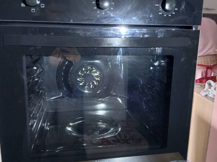 Prodajem ugradbenu pećnicu