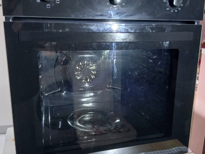 Prodajem ugradbenu pećnicu