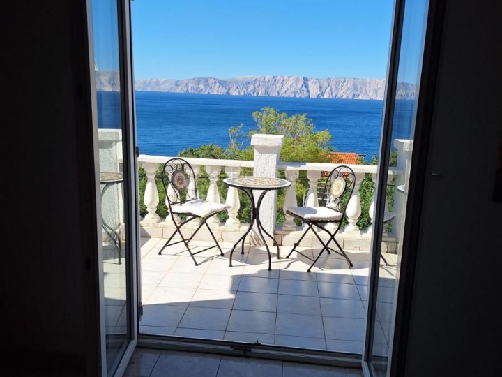 Prilika! Mediteranski raj – katnica s dva apartmana i velikim vrtom