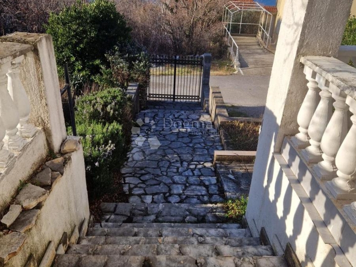 Prilika! Mediteranski raj – katnica s dva apartmana i velikim vrtom