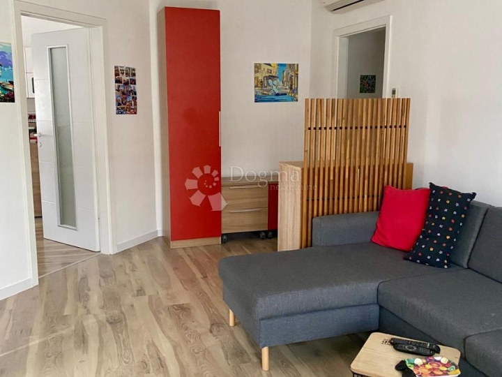 Marčeljeva Draga, obiteljski stan s okućnicom i parkingom