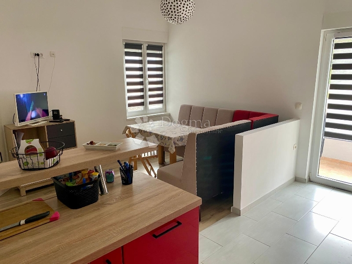 Marčeljeva Draga, obiteljski stan s okućnicom i parkingom