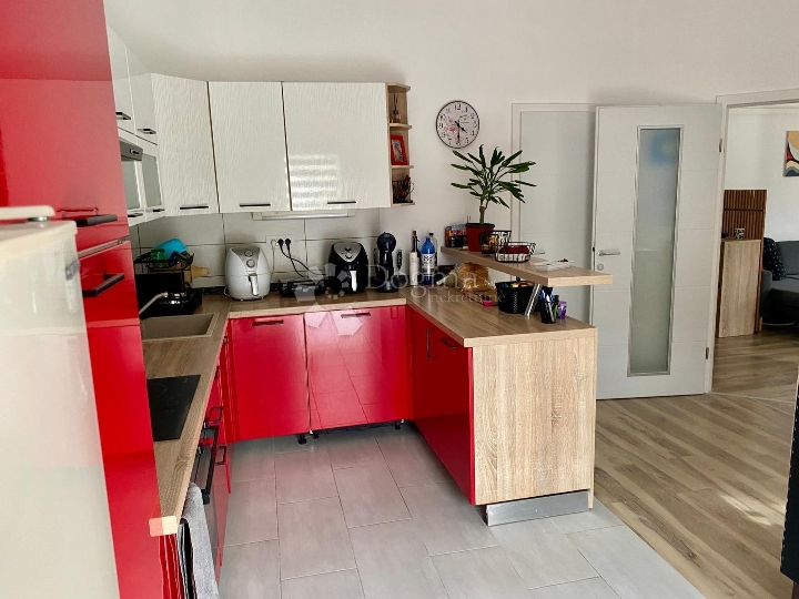 Marčeljeva Draga, obiteljski stan s okućnicom i parkingom