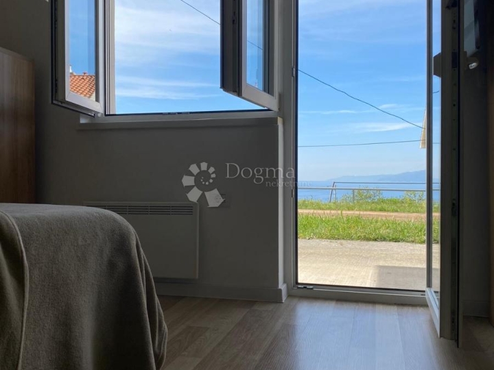 Marčeljeva Draga, obiteljski stan s okućnicom i parkingom