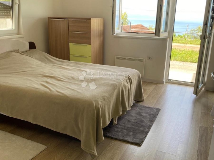 Marčeljeva Draga, obiteljski stan s okućnicom i parkingom