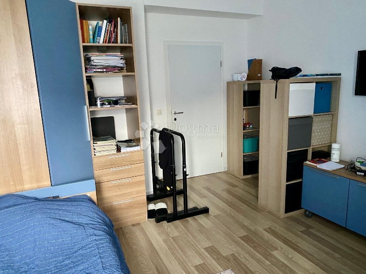 Marčeljeva Draga, obiteljski stan s okućnicom i parkingom