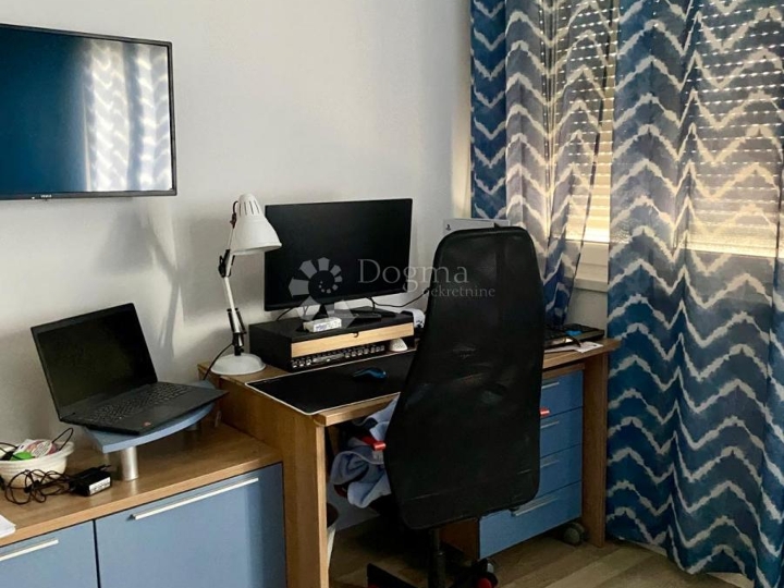 Marčeljeva Draga, obiteljski stan s okućnicom i parkingom