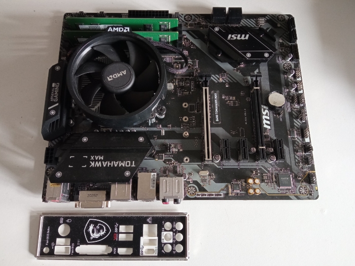 MSI B450 Tomahawk MAX+Ryzen 5+16GB