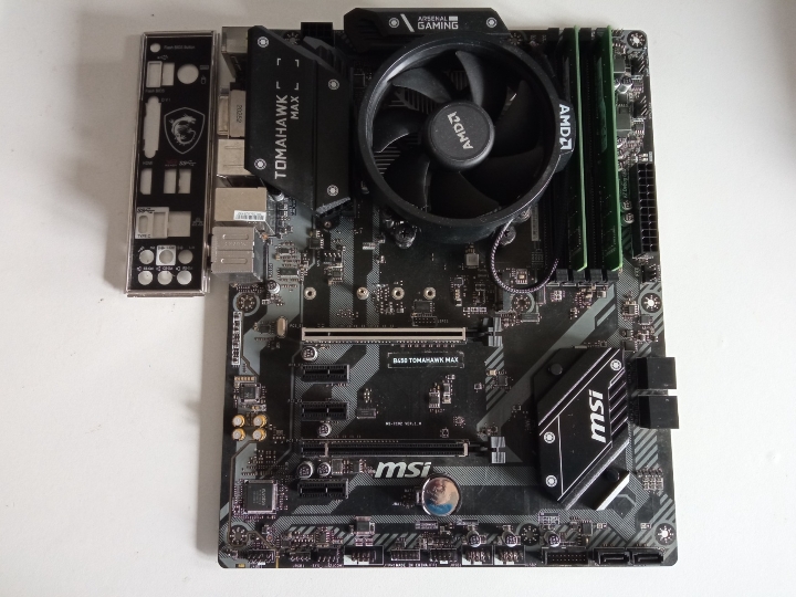 MSI B450 Tomahawk MAX+Ryzen 5+16GB