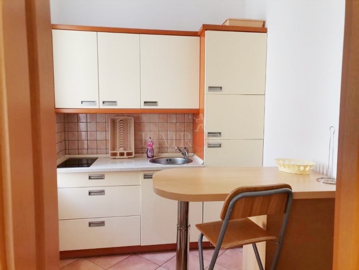 Centar, 53 m2, 1S+DB, 550€