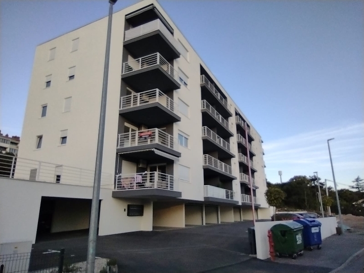 Stan 50 m2, novi, iznajmljujem