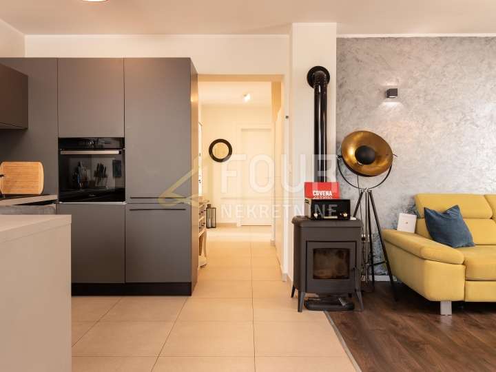 Najam, Marčelji, 84.13m2, 2S+DB, balkon i terasa, zajednički bazen