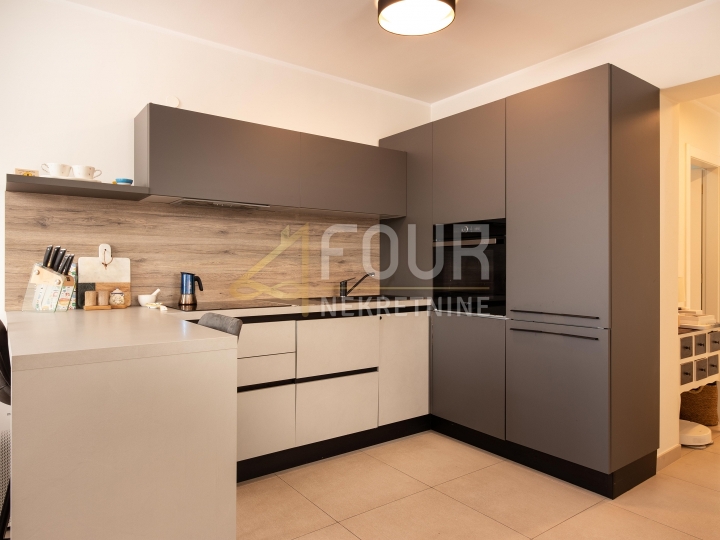 Najam, Marčelji, 84.13m2, 2S+DB, balkon i terasa, zajednički bazen