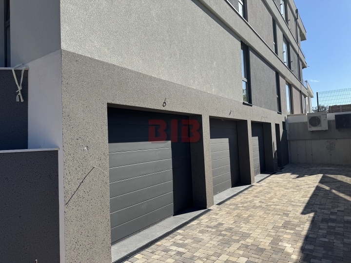 Kostrena, penthouse s garažom u urbanoj vili