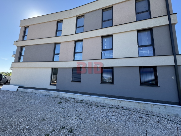 Kostrena, penthouse s garažom u urbanoj vili