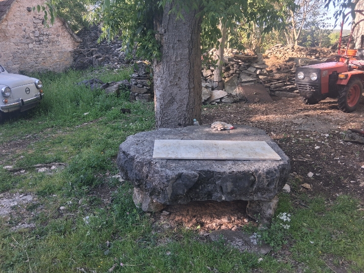 Prodaja kamenih ploča i blokova