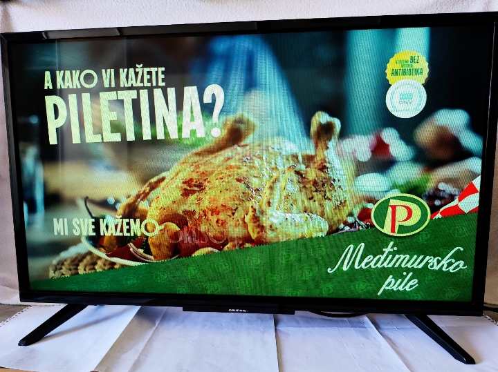 Grundig led TV 82 cm