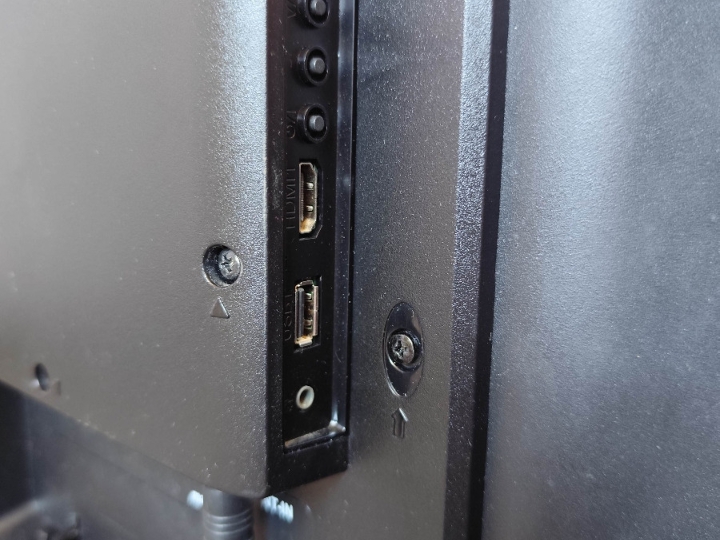 Grundig led TV 82 cm