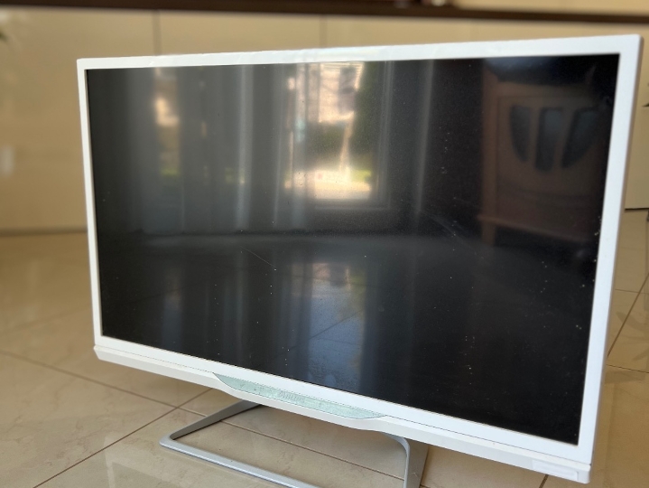 Philips SMART TV 24”
