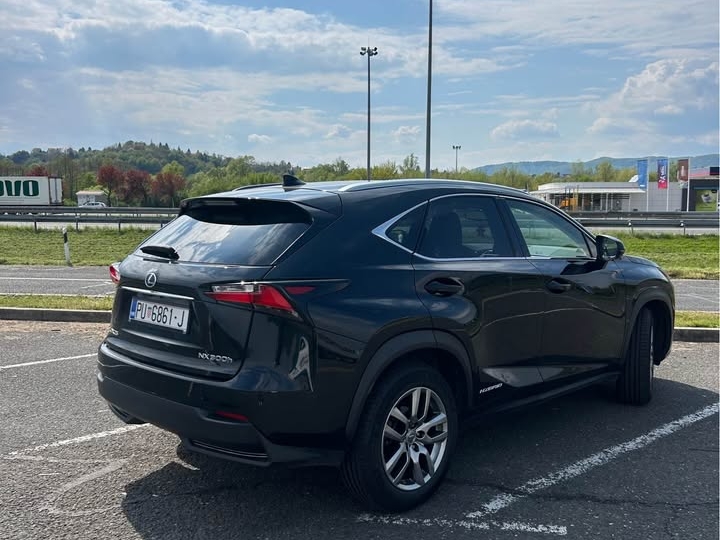 Lexus NX 300h