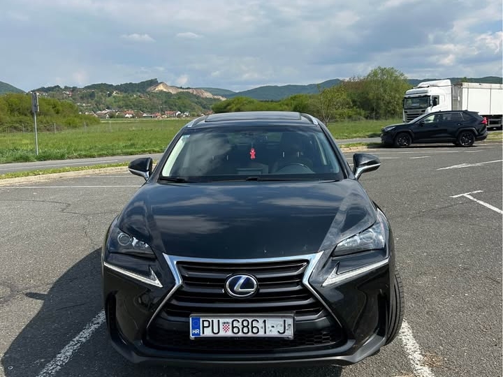 Lexus NX 300h
