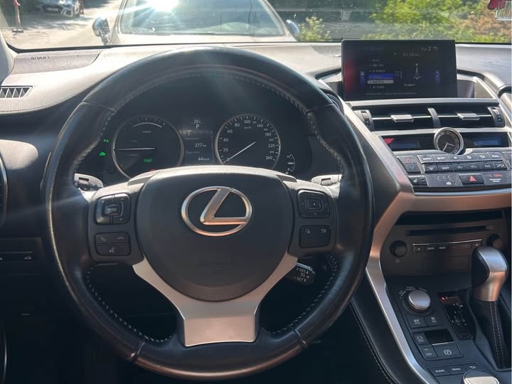 Lexus NX 300h