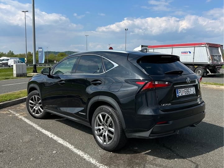 Lexus NX 300h