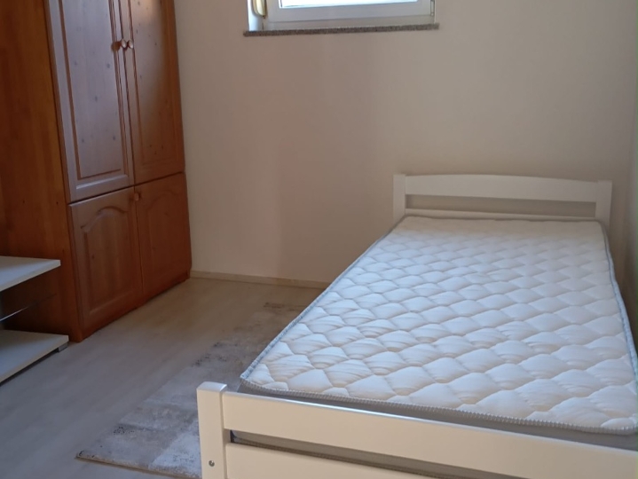 Iznajmljujem stan, 2S+DB