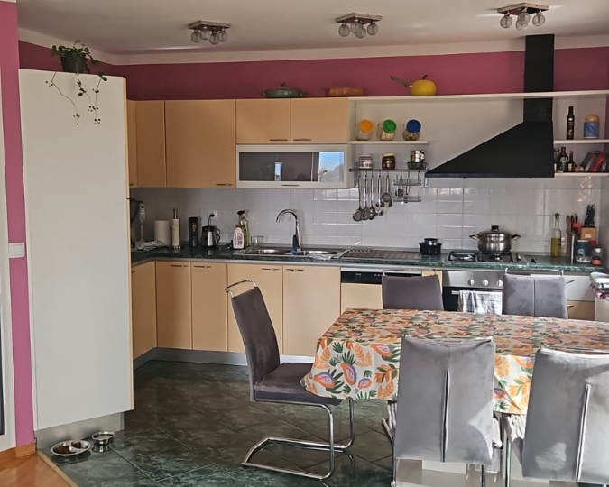 Kuhinja sa svim uređajima