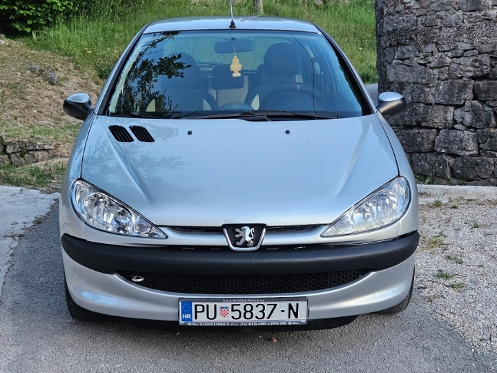 Peugeot 206, 1.1