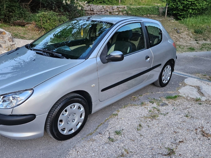 Peugeot 206, 1.1