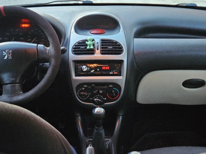 Peugeot 206, 1.1