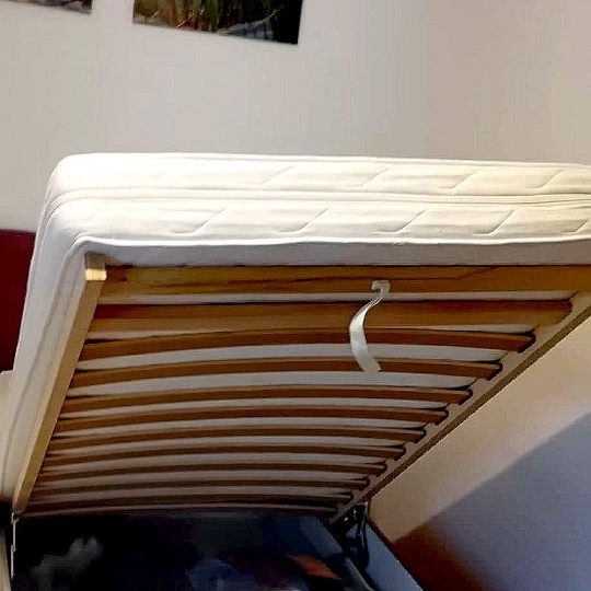 Krevet s madracima