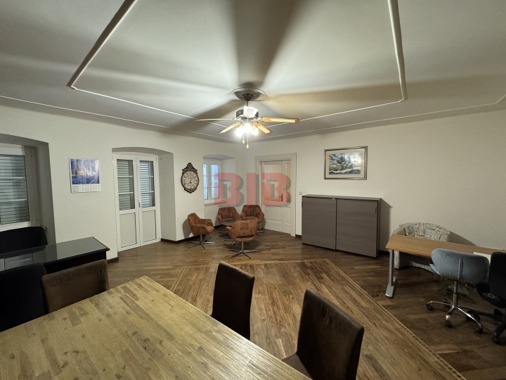 Rijeka-Korzo, kvalitetno uređen stan, 136m2, 2. kat